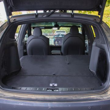 Tesla Model X 5 Passenger Cargo Liner