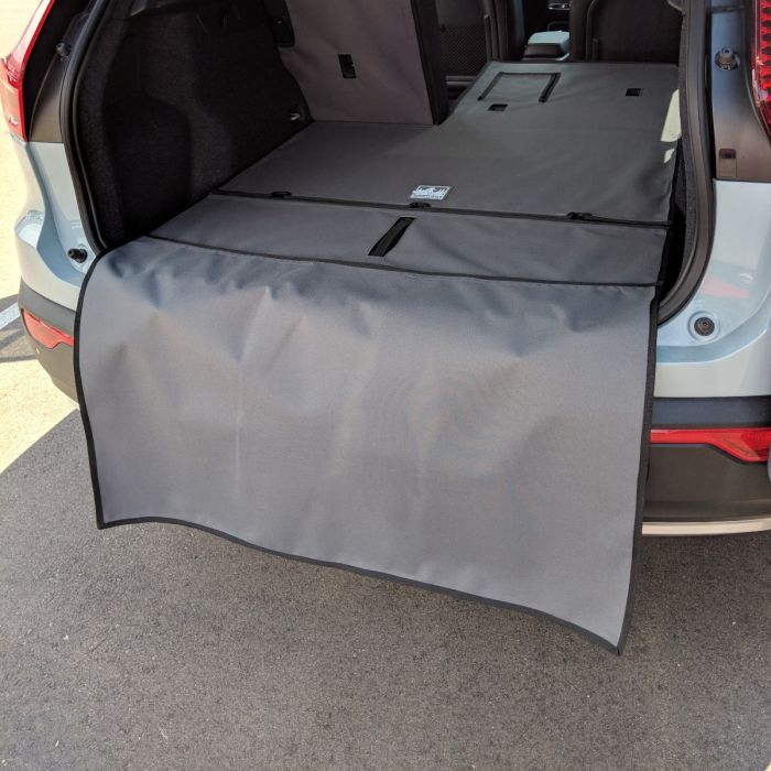 Volvo XC 40 Canvasback Bumper Flap Image 1